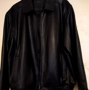 Roundtree and Yorke men's black leather lamb jacke